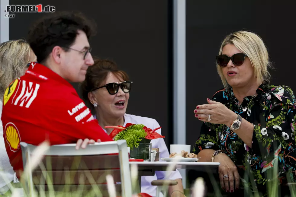 Foto zur News: Mattia Binotto und Corinna Schumacher