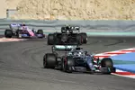 Foto zur News: Lewis Hamilton (Mercedes), Kevin Magnussen (Haas) und Lance Stroll (Racing Point)