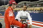 Foto zur News: Charles Leclerc (Ferrari) und Lewis Hamilton (Mercedes)