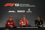 Foto zur News: Sebastian Vettel (Ferrari), Charles Leclerc (Ferrari) und Lewis Hamilton (Mercedes)