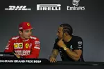 Foto zur News: Charles Leclerc (Ferrari) und Lewis Hamilton (Mercedes)