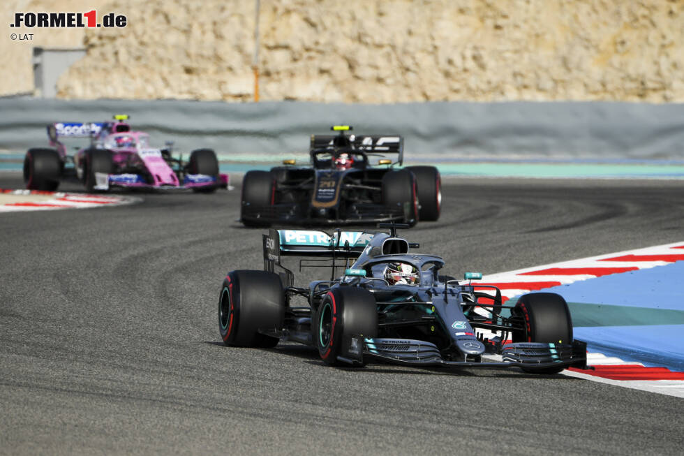 Foto zur News: Lewis Hamilton (Mercedes), Kevin Magnussen (Haas) und Lance Stroll (Racing Point)