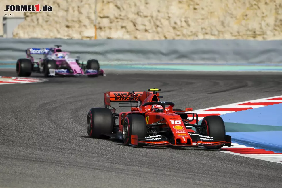 Foto zur News: Charles Leclerc (Ferrari) und Sergio Perez (Racing Point)