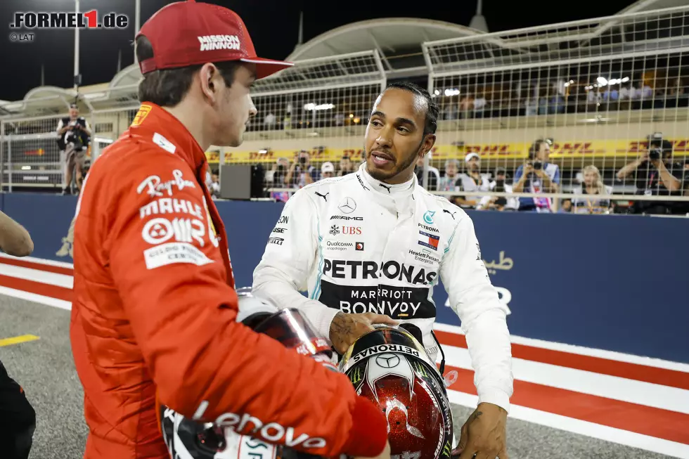 Foto zur News: Charles Leclerc (Ferrari) und Lewis Hamilton (Mercedes)