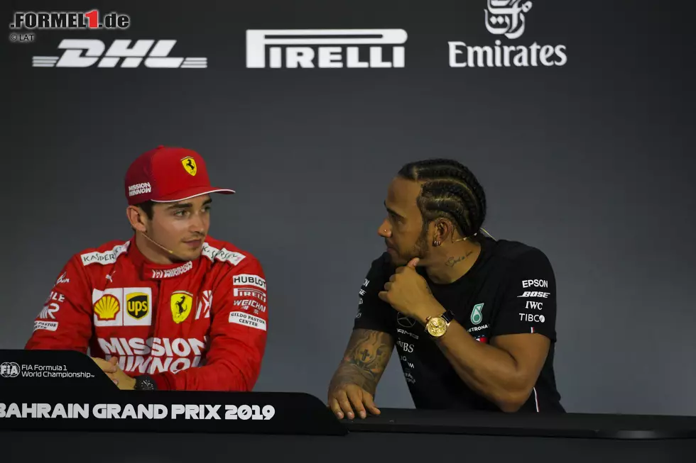 Foto zur News: Charles Leclerc (Ferrari) und Lewis Hamilton (Mercedes)