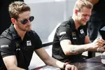 Foto zur News: Romain Grosjean (Haas) und Kevin Magnussen (Haas)