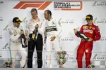 Foto zur News: Valtteri Bottas (Mercedes), Lewis Hamilton (Mercedes) und Charles Leclerc (Ferrari)