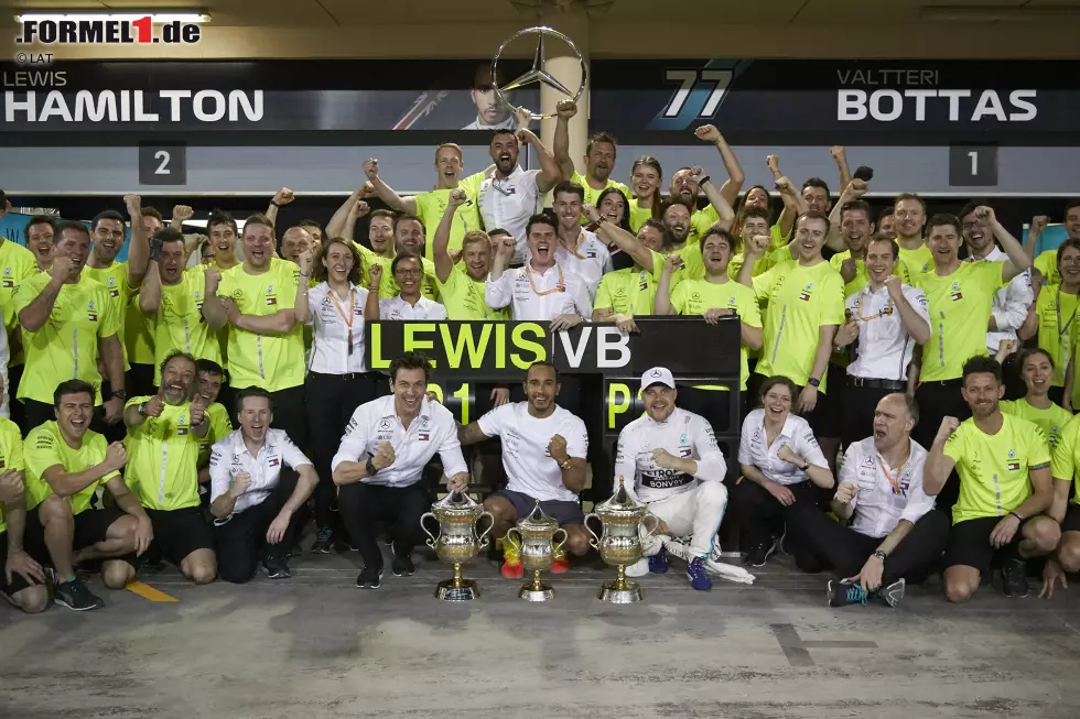 Foto zur News: Lewis Hamilton (Mercedes), Valtteri Bottas (Mercedes) und Toto Wolff