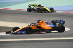 Foto zur News: Carlos Sainz (McLaren) und Jack Aitken