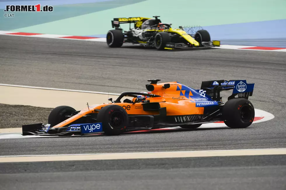 Foto zur News: Carlos Sainz (McLaren) und Jack Aitken