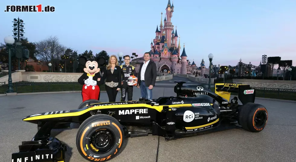 Foto zur News: Anthoine Hubert startete für Renault die Roadshow im Disneyland Paris. Klick dich hier durch die weiteren Bilder der Veranstaltung.