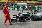 Foto zur News: Sebastian Vettel (Ferrari) und Valtteri Bottas (Mercedes)