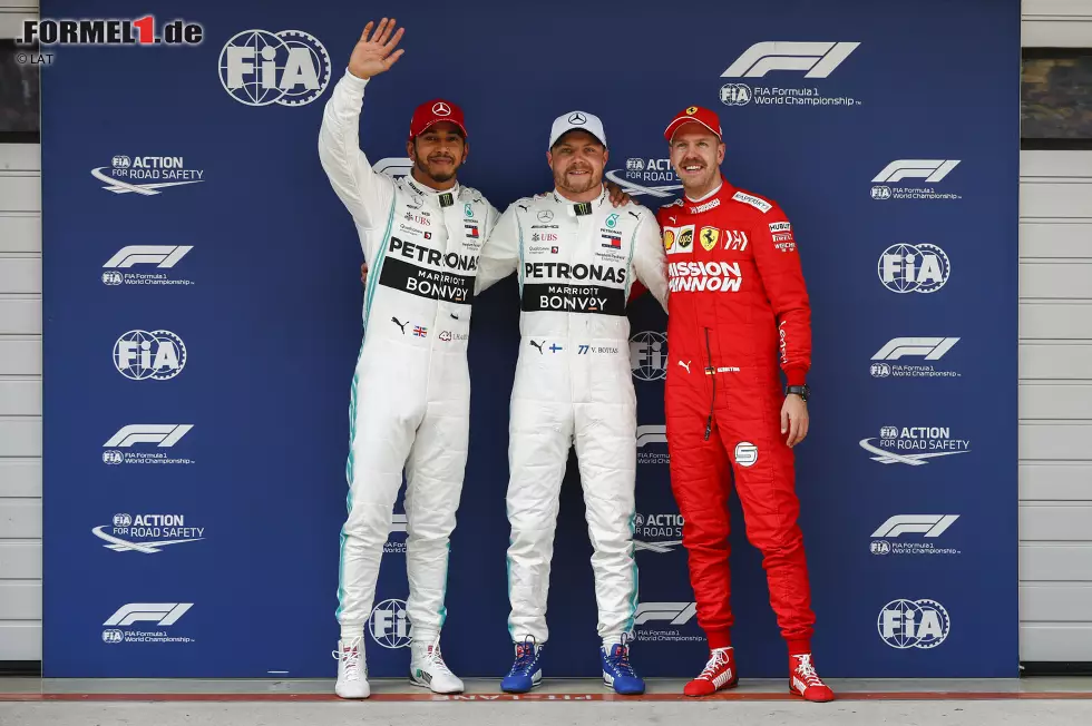 Foto zur News: Lewis Hamilton (Mercedes), Valtteri Bottas (Mercedes) und Sebastian Vettel (Ferrari)