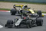 Foto zur News: Kevin Magnussen (Haas) und Nico Hülkenberg (Renault)