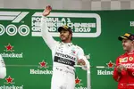 Foto zur News: Lewis Hamilton (Mercedes) und Sebastian Vettel (Ferrari)