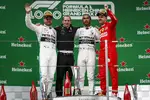 Foto zur News: Valtteri Bottas (Mercedes), Lewis Hamilton (Mercedes) und Sebastian Vettel (Ferrari)