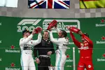 Foto zur News: Valtteri Bottas (Mercedes), Lewis Hamilton (Mercedes) und Sebastian Vettel (Ferrari)