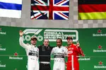 Foto zur News: Valtteri Bottas (Mercedes), Lewis Hamilton (Mercedes) und Sebastian Vettel (Ferrari)