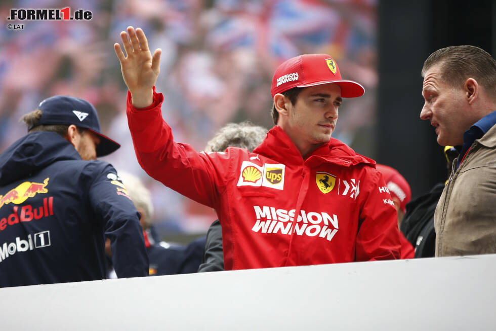 Foto zur News: Charles Leclerc (Ferrari) und Jos Verstappen