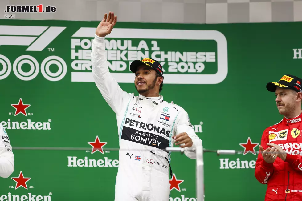 Foto zur News: Lewis Hamilton (Mercedes) und Sebastian Vettel (Ferrari)