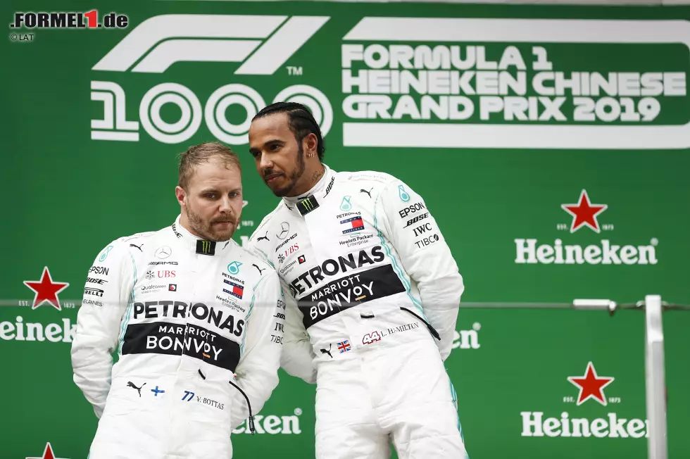 Foto zur News: Lewis Hamilton (Mercedes) und Valtteri Bottas (Mercedes)