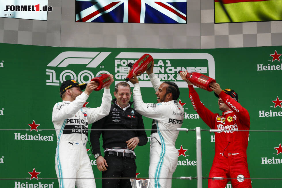 Foto zur News: Valtteri Bottas (Mercedes), Lewis Hamilton (Mercedes) und Sebastian Vettel (Ferrari)