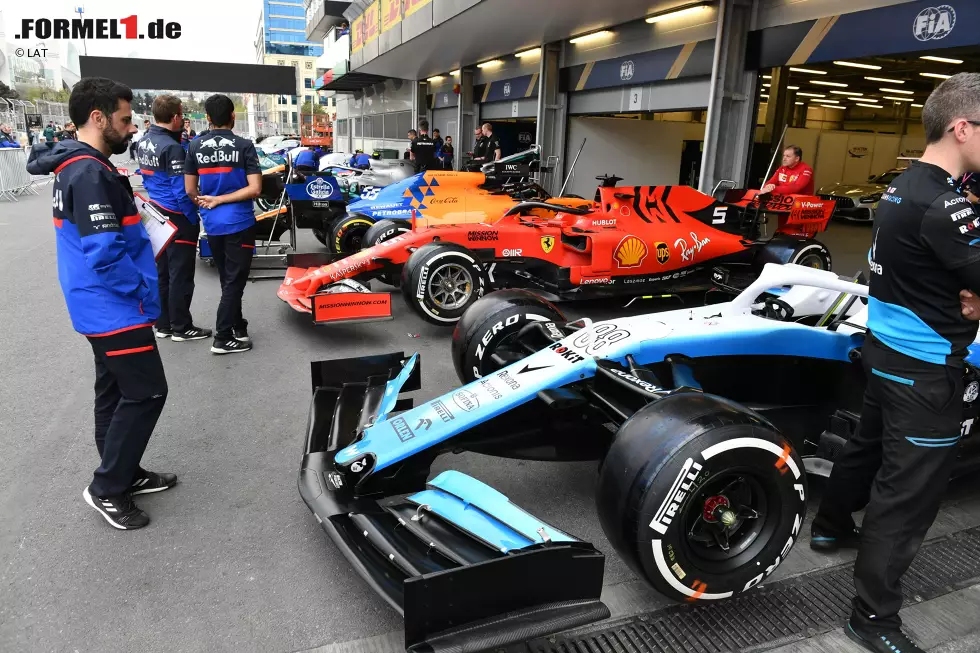 Foto zur News: Robert Kubica (Williams), Sebastian Vettel (Ferrari) und Carlos Sainz (McLaren)