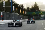 Foto zur News: Lewis Hamilton (Mercedes) und Valtteri Bottas (Mercedes)