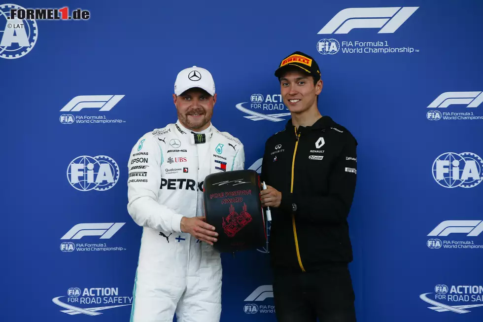 Foto zur News: Jack Aitken und Valtteri Bottas (Mercedes)