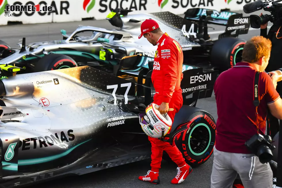 Foto zur News: Sebastian Vettel (Ferrari) und Valtteri Bottas (Mercedes)