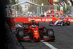 Foto zur News: Sebastian Vettel (Ferrari) und Sergio Perez (Racing Point)