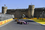 Foto zur News: Sergio Perez (Racing Point) und Max Verstappen (Red Bull)