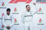 Foto zur News: Lewis Hamilton (Mercedes) und Valtteri Bottas (Mercedes)