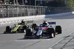 Foto zur News: Daniil Kwjat (Toro Rosso) und Daniel Ricciardo (Renault)