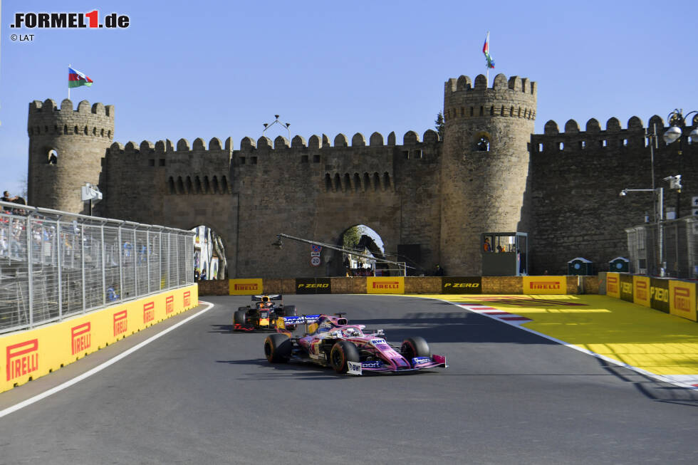 Foto zur News: Sergio Perez (Racing Point) und Max Verstappen (Red Bull)