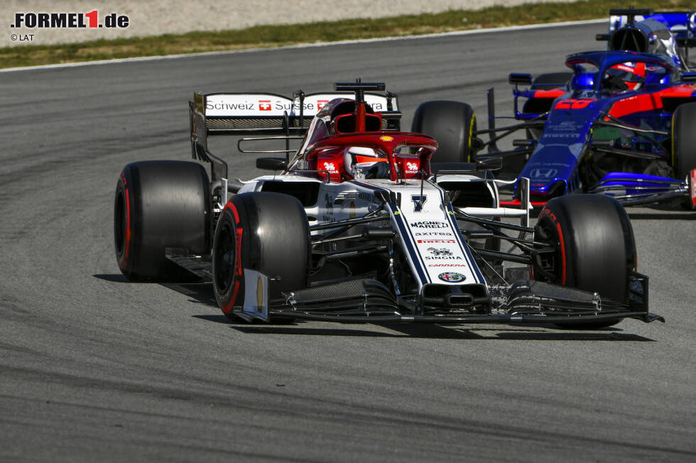 Foto zur News: Kimi Räikkönen (Alfa Romeo) und Daniil Kwjat (Toro Rosso)