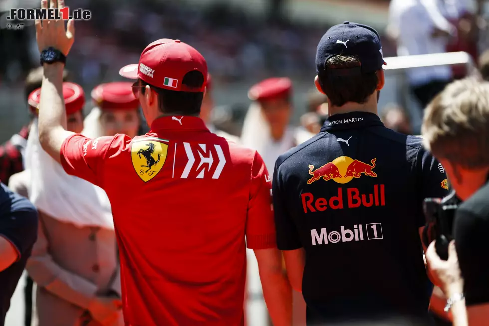 Foto zur News: Charles Leclerc (Ferrari) und Pierre Gasly (Red Bull)