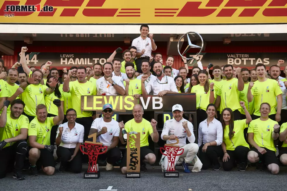 Foto zur News: Lewis Hamilton (Mercedes) und Valtteri Bottas (Mercedes)