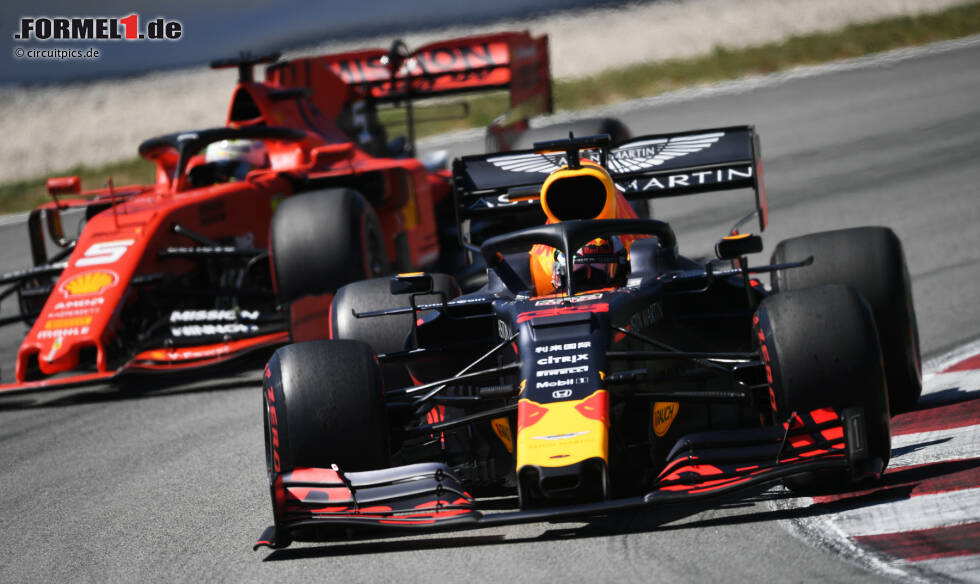 Foto zur News: Max Verstappen (Red Bull) vor Sebastian Vettel (Ferrari)