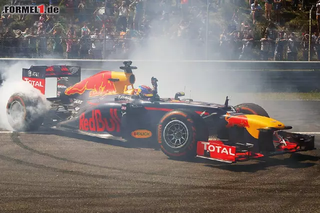 Foto zur News: Max Verstappen drehte in Zandvoort bereits mehrere Showrunden. Jetzt durch die historischen Formel-1-Momente in Zandvoort klicken!