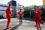 Foto zur News: Charles Leclerc (Ferrari) und Antonio Fuoco