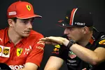 Foto zur News: Charles Leclerc (Ferrari) und Max Verstappen (Red Bull)