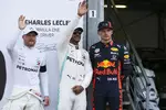 Foto zur News: Lewis Hamilton (Mercedes), Valtteri Bottas (Mercedes) und Max Verstappen (Red Bull)