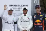 Foto zur News: Valtteri Bottas (Mercedes), Lewis Hamilton (Mercedes) und Max Verstappen (Red Bull)