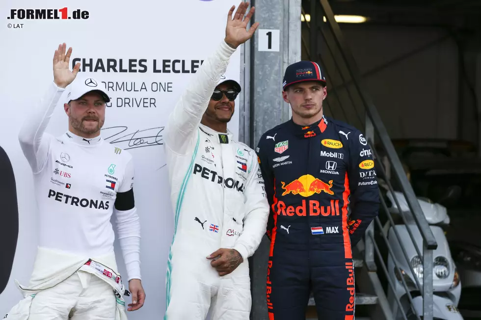 Foto zur News: Lewis Hamilton (Mercedes), Valtteri Bottas (Mercedes) und Max Verstappen (Red Bull)