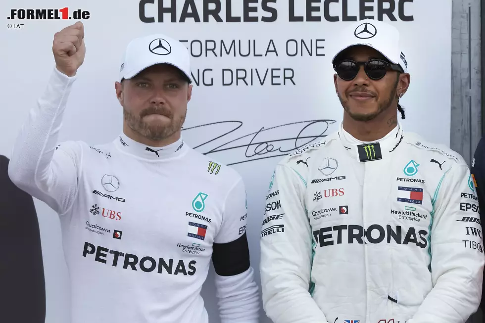 Foto zur News: Valtteri Bottas (Mercedes) und Lewis Hamilton (Mercedes)