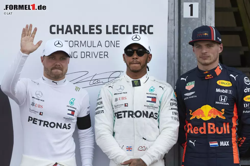 Foto zur News: Valtteri Bottas (Mercedes), Lewis Hamilton (Mercedes) und Max Verstappen (Red Bull)