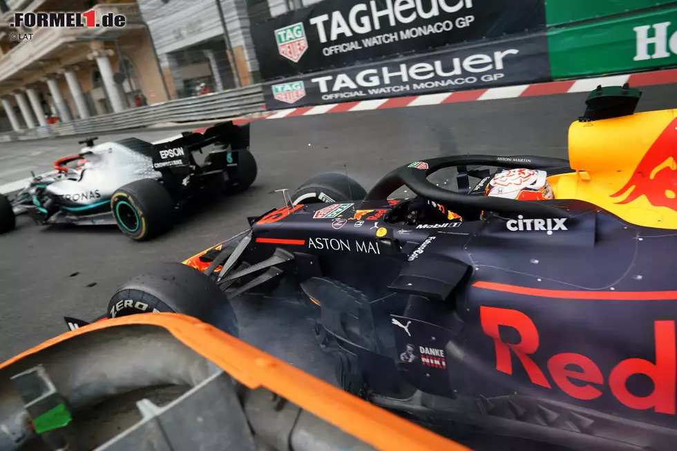 Foto zur News: Max Verstappen (Red Bull) und Lewis Hamilton (Mercedes)