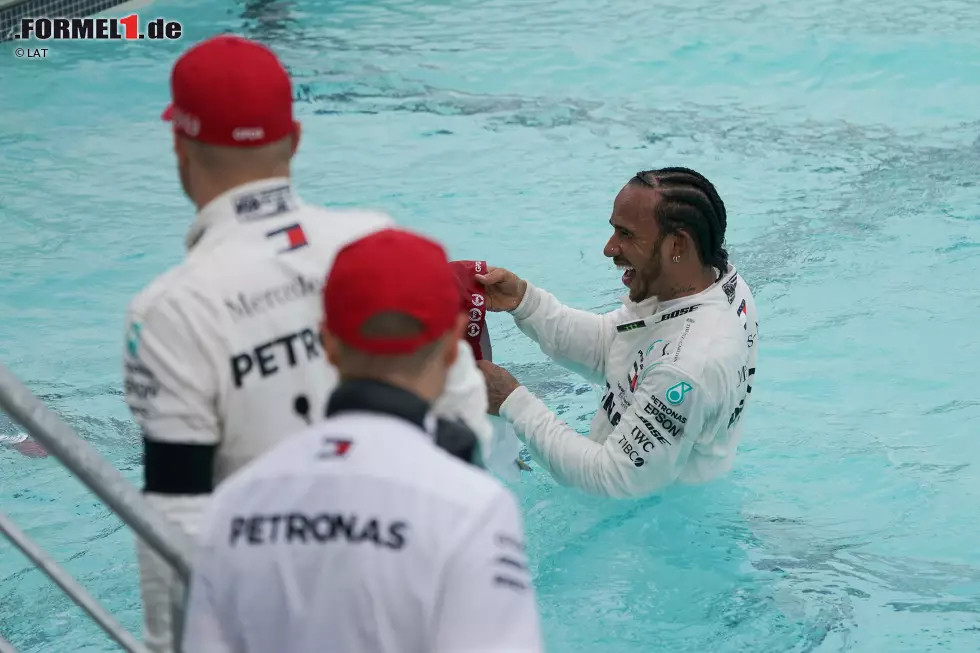 Foto zur News: Lewis Hamilton (Mercedes) und Valtteri Bottas (Mercedes)