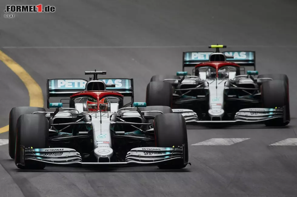 Foto zur News: Lewis Hamilton (Mercedes) und Valtteri Bottas (Mercedes)